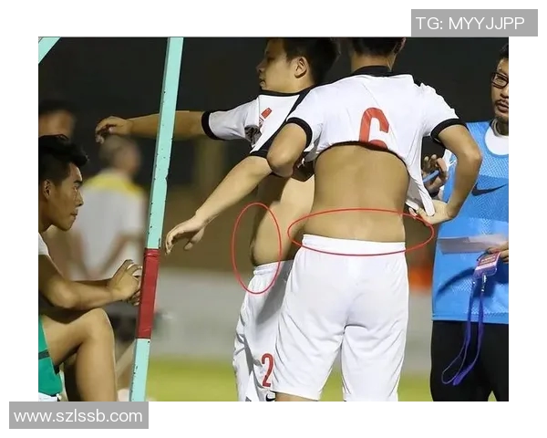 足球明星腹肌纹身艺术展现运动魅力与个性风格的完美结合