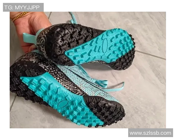 足球明星球鞋大盘点揭秘他们的场上秘密武器与时尚风格